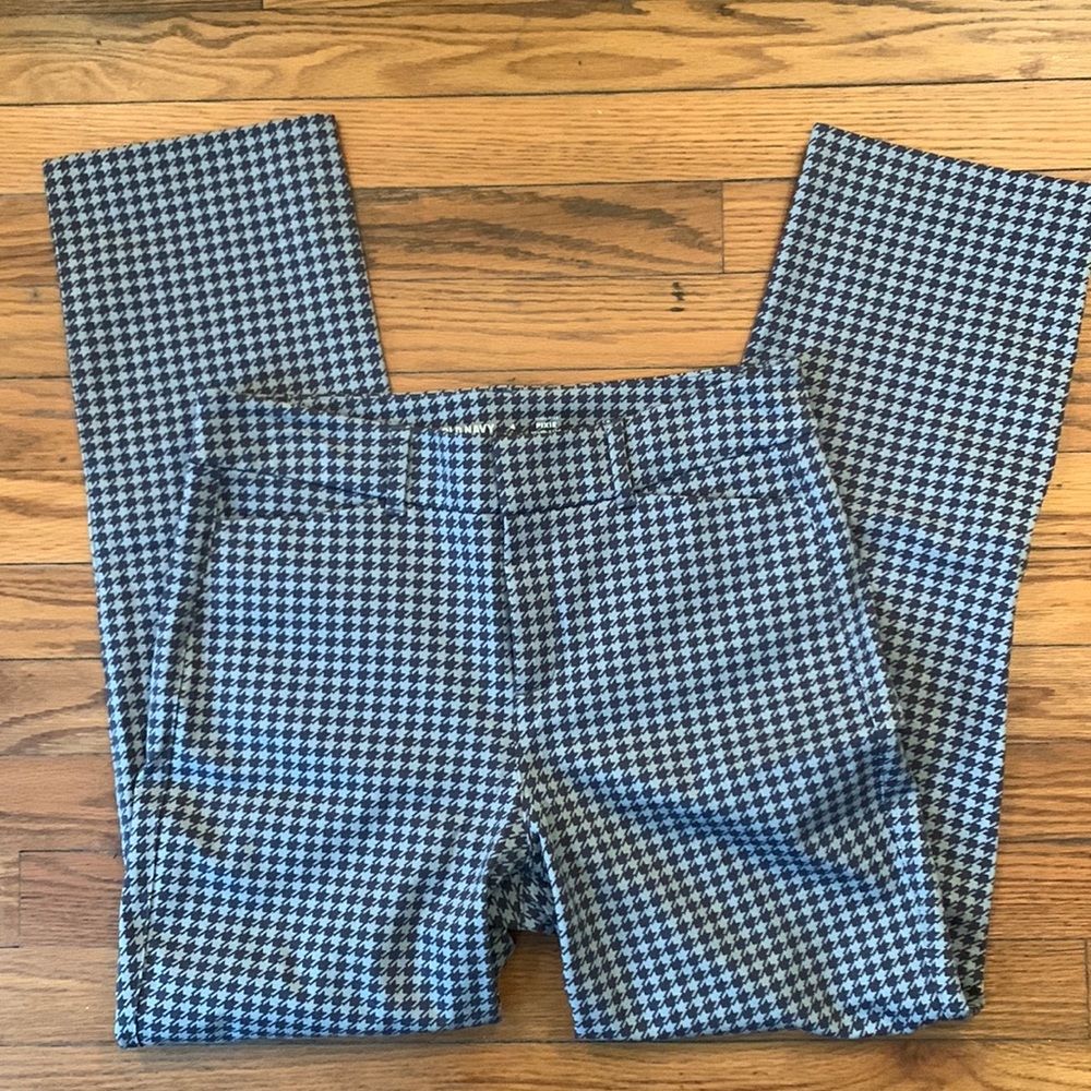 NWOT Old Navy Pixie High Rise Never Fade